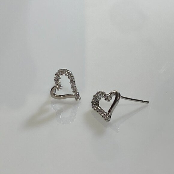 ❤️ Sterling Silver Cubic Zirconia Heart Stud Earrings - Picture 3 of 7